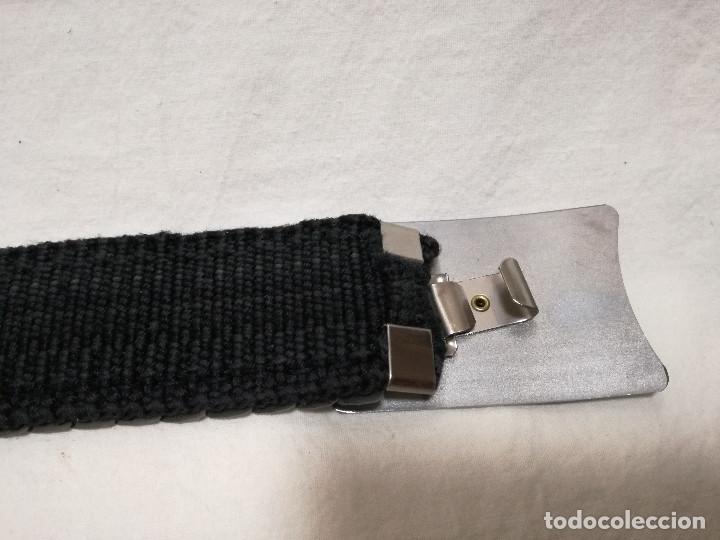 Segunda mano: CINTURON ELASTICO DE METAL FERROSO CROMADO EFECTO ESCAMAS - Foto 8