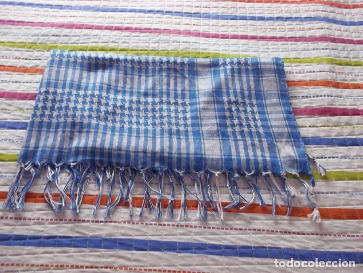 Segunda mano: PASMINA DE CUADROS AZULES Y FLECOS - Foto 2