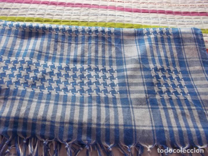 Segunda mano: PASMINA DE CUADROS AZULES Y FLECOS - Foto 4