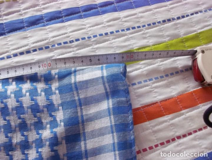 Segunda mano: PASMINA DE CUADROS AZULES Y FLECOS - Foto 5