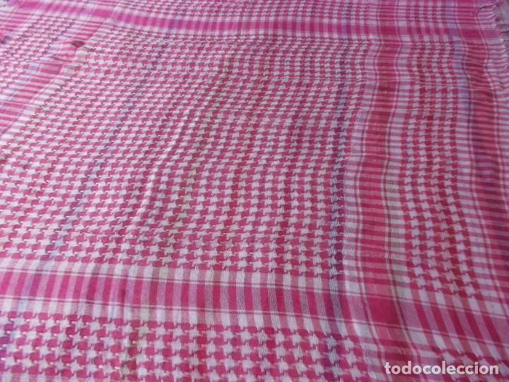 Segunda mano: PASMINA DE CUADROS ROSAS Y FLECOS - Foto 4