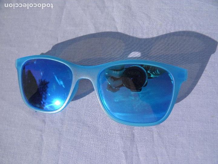 Segunda mano: Gafas de sol infantiles con estuches - Foto 3