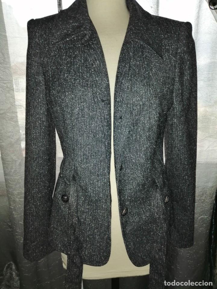 Segunda mano: Chaqueta de se&ntilde;ora elegante - Foto 2