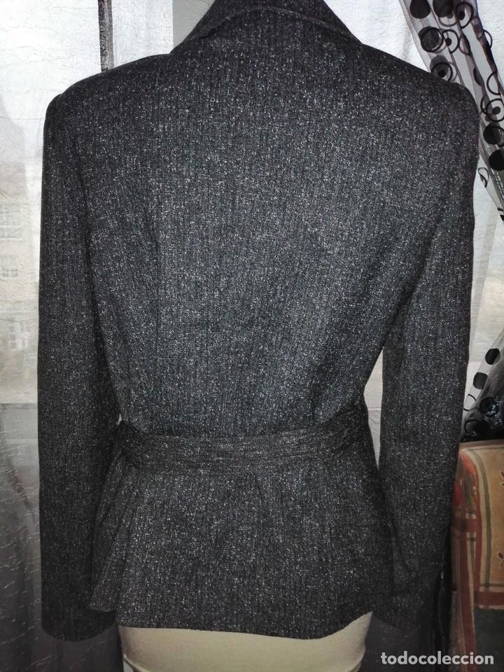 Segunda mano: Chaqueta de se&ntilde;ora elegante - Foto 7