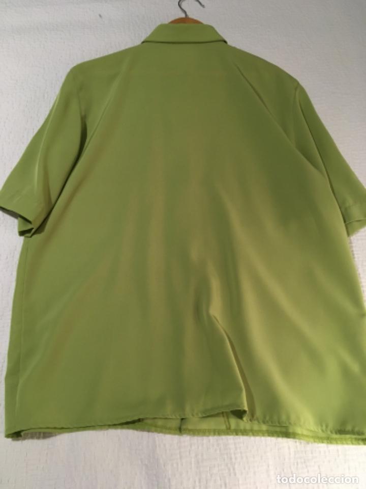 Segunda mano: BLUSA VERDE PISTACHO TALLA 42 - Foto 2