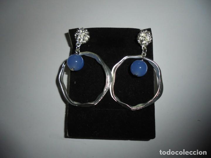 Segunda mano: PENDIENTES ARO CON PIEDRA AZUL - Foto 2