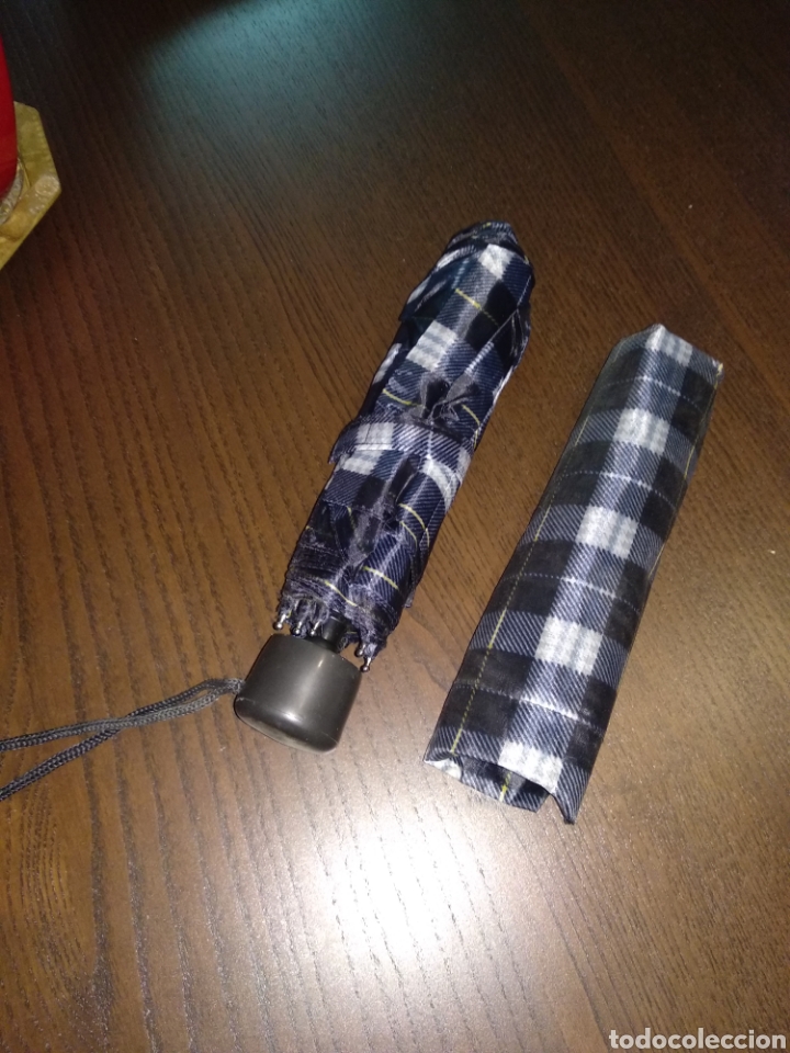 Segunda mano: Paraguas peque&ntilde;os con funda 3 - Foto 3