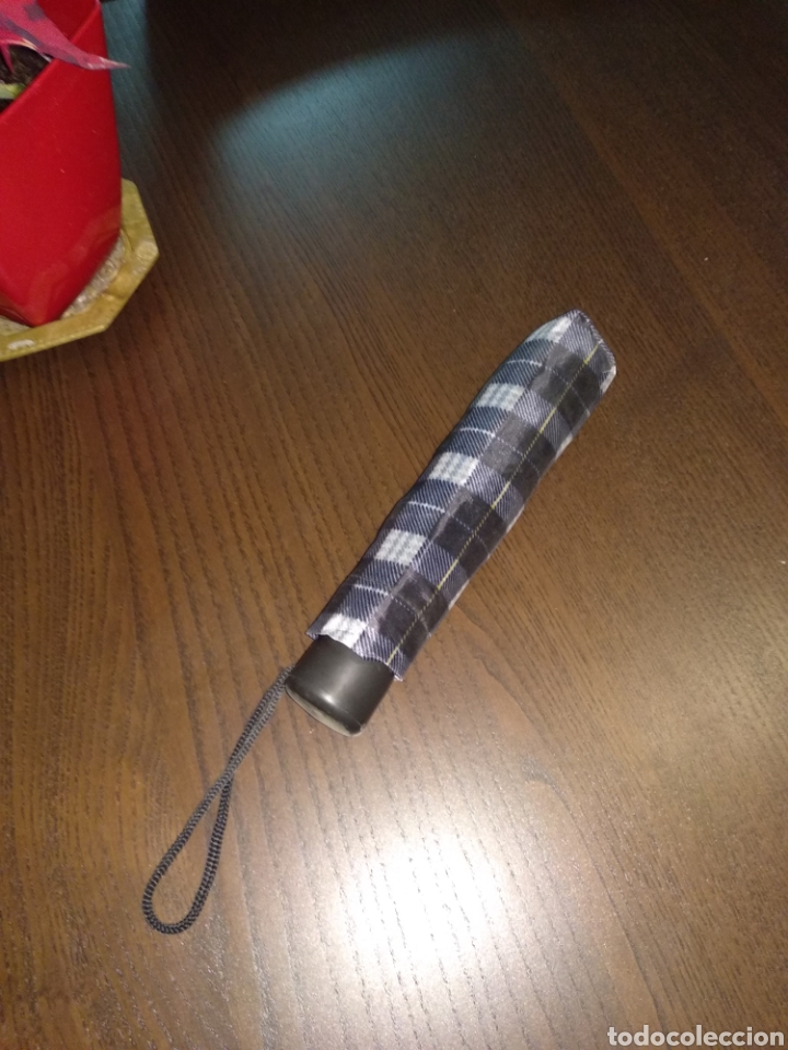 Segunda mano: Paraguas peque&ntilde;os con funda 3 - Foto 4