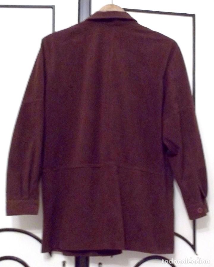 Segunda mano: CHAQUETA DE ANTELINA COLOR GRANATE - Foto 3
