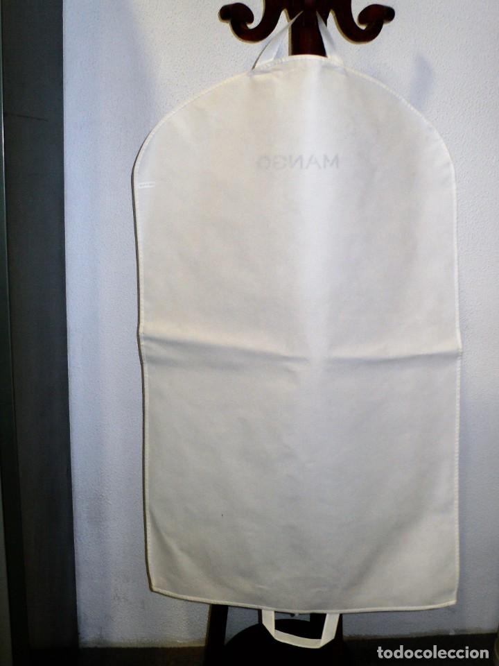 Segunda mano: FUNDA PARA TRAJE DE MANGO - Foto 2