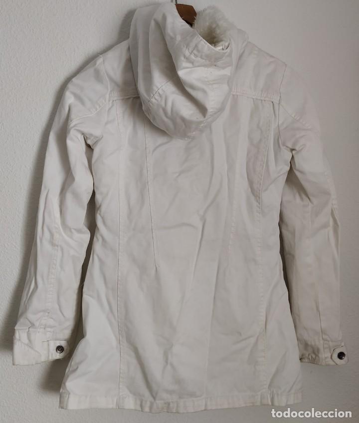 Segunda mano: Abrigo blanco de Bershka. Talla S - Foto 2