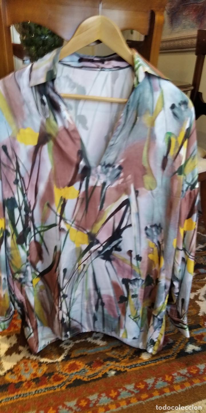 Segunda mano: Camisa Multicolor Adolfo Dominguez ,simil raso .A&ntilde;o 2020 - Foto 1