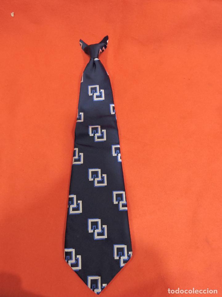 Segunda mano: Corbata Clip En Cuello - Foto 1