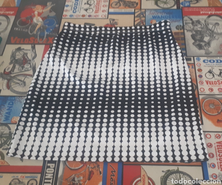 Segunda mano: Falda mini el&aacute;stica talla S-M estampado op art - Foto 3