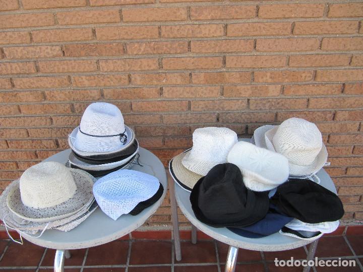 Segunda mano: LOTE 32 SOMBREROS GORRAS.. - Foto 1