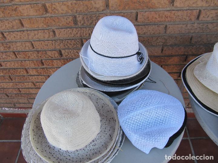 Segunda mano: LOTE 32 SOMBREROS GORRAS.. - Foto 2