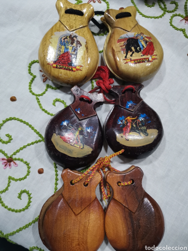 Segunda mano: Casta&ntilde;uelas de madera - Foto 1