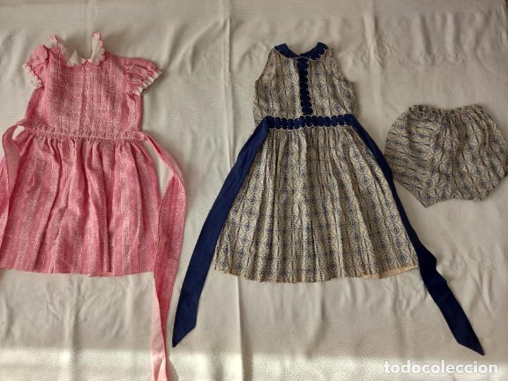 mundo Incentivo ayudar 2 vestidos niña hechos a mano siglo xx - Compra venta en todocoleccion
