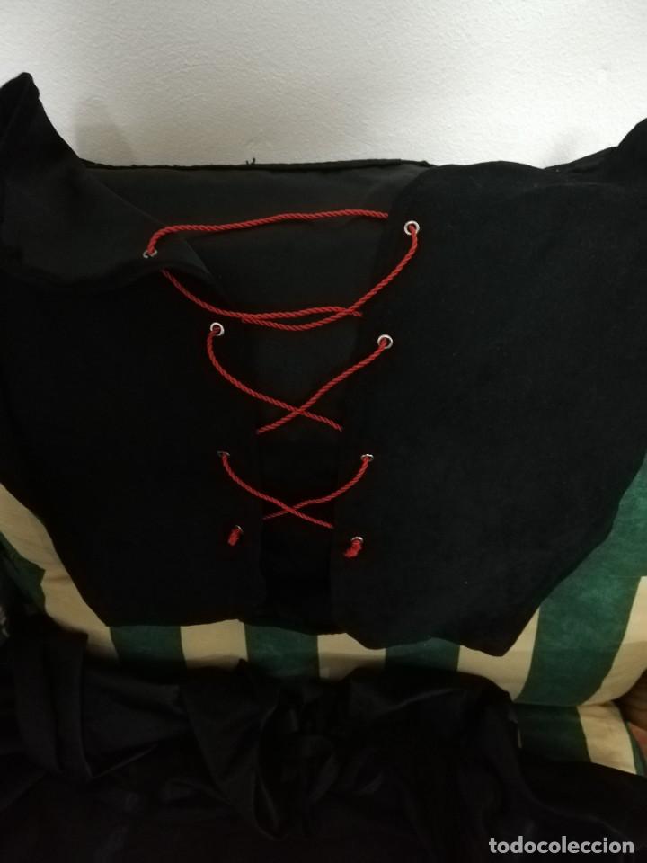 Segunda mano: CORS&Eacute; Y CAPA NEGRA PARA DISFRAZ - Foto 2