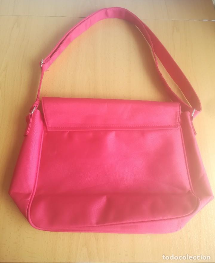 Segunda mano: BOLSO ROJO CON AMPLIOS BOLSILLOS - Foto 2