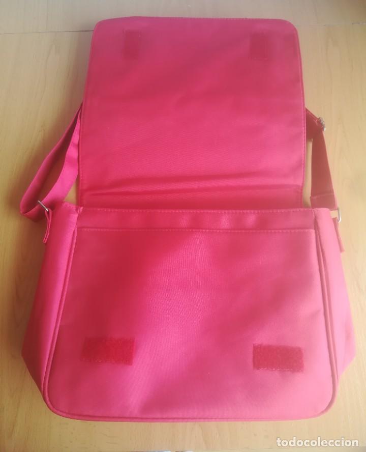Segunda mano: BOLSO ROJO CON AMPLIOS BOLSILLOS - Foto 3