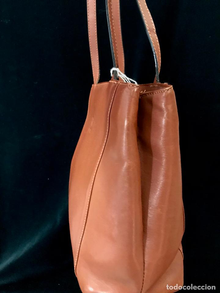 Segunda mano: Bolso Acosta piel marr&oacute;n - Foto 3