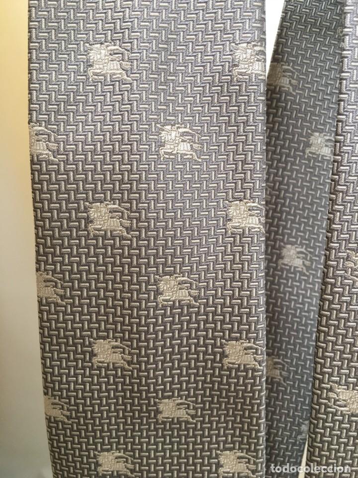 Segunda mano: BURBERRY Corbata gris - Foto 2