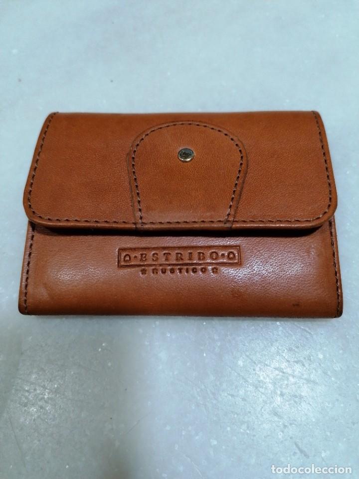 Segunda mano: C 15 - Monedero tarjetero de piel. - Foto 1