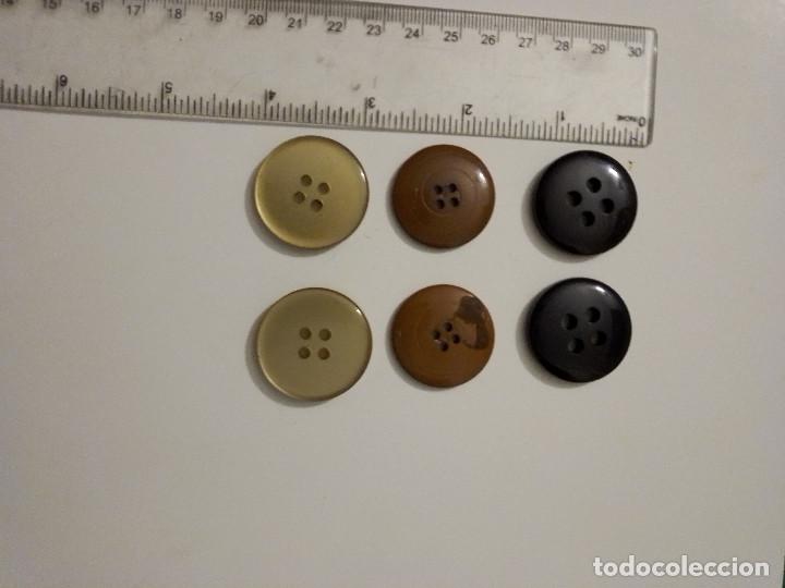 Segunda mano: 6 und de botones clasicos - Foto 2