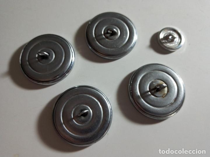 Segunda mano: BOTONES METALICOS RETRO 6 UND. - Foto 1