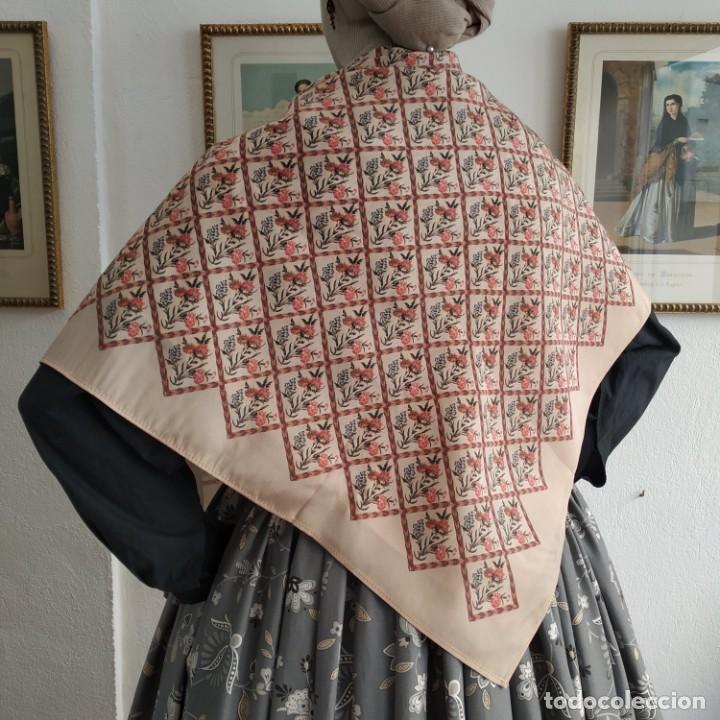 Segunda mano: PA&Ntilde;UELO DE SEDA INDUMENTARIA TRADICIONAL ( D-243 ) - Foto 1
