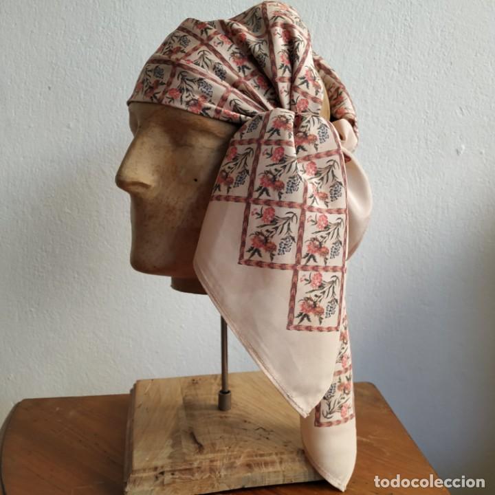 Segunda mano: PA&Ntilde;UELO DE SEDA INDUMENTARIA TRADICIONAL ( D-243 ) - Foto 2