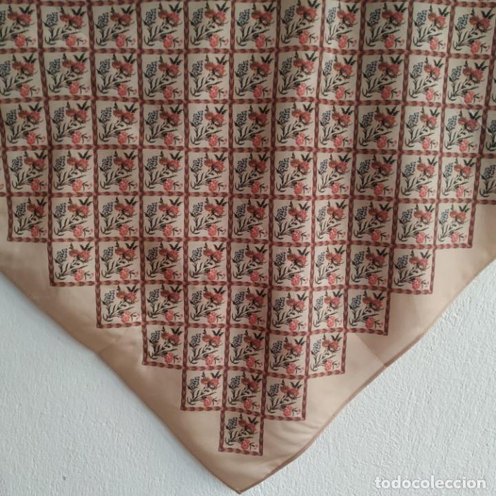 Segunda mano: PA&Ntilde;UELO DE SEDA INDUMENTARIA TRADICIONAL ( D-243 ) - Foto 3