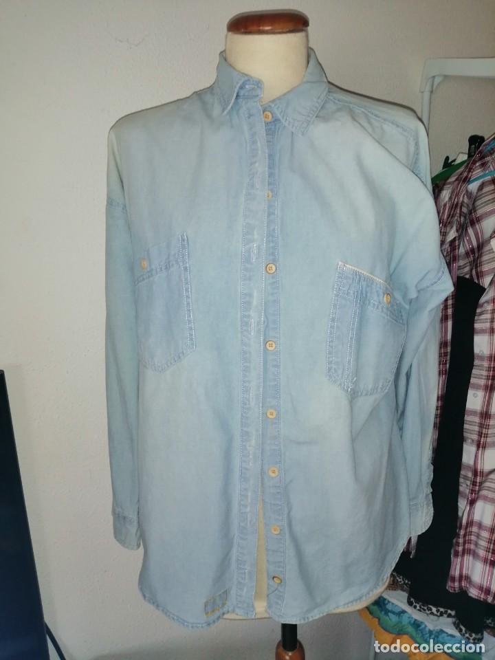 Segunda mano: Camisa vaquera de Zara - Foto 2