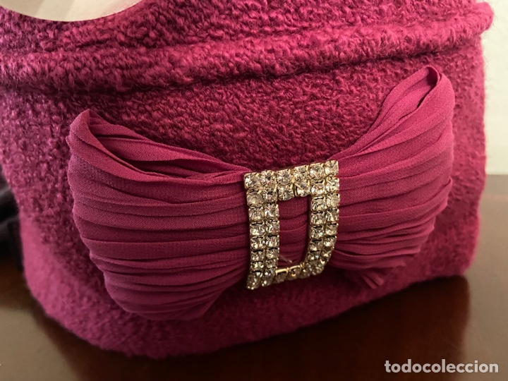 Segunda mano: Gorro color con broche - Foto 2