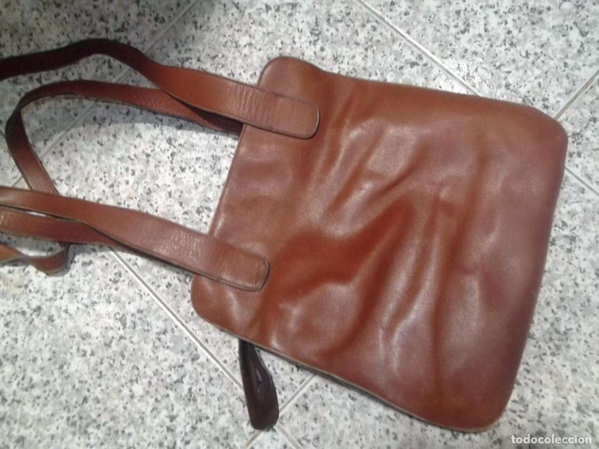 Segunda mano: BOLSO DE SE&Ntilde;ORA DE CUERO MARRON. - Foto 5