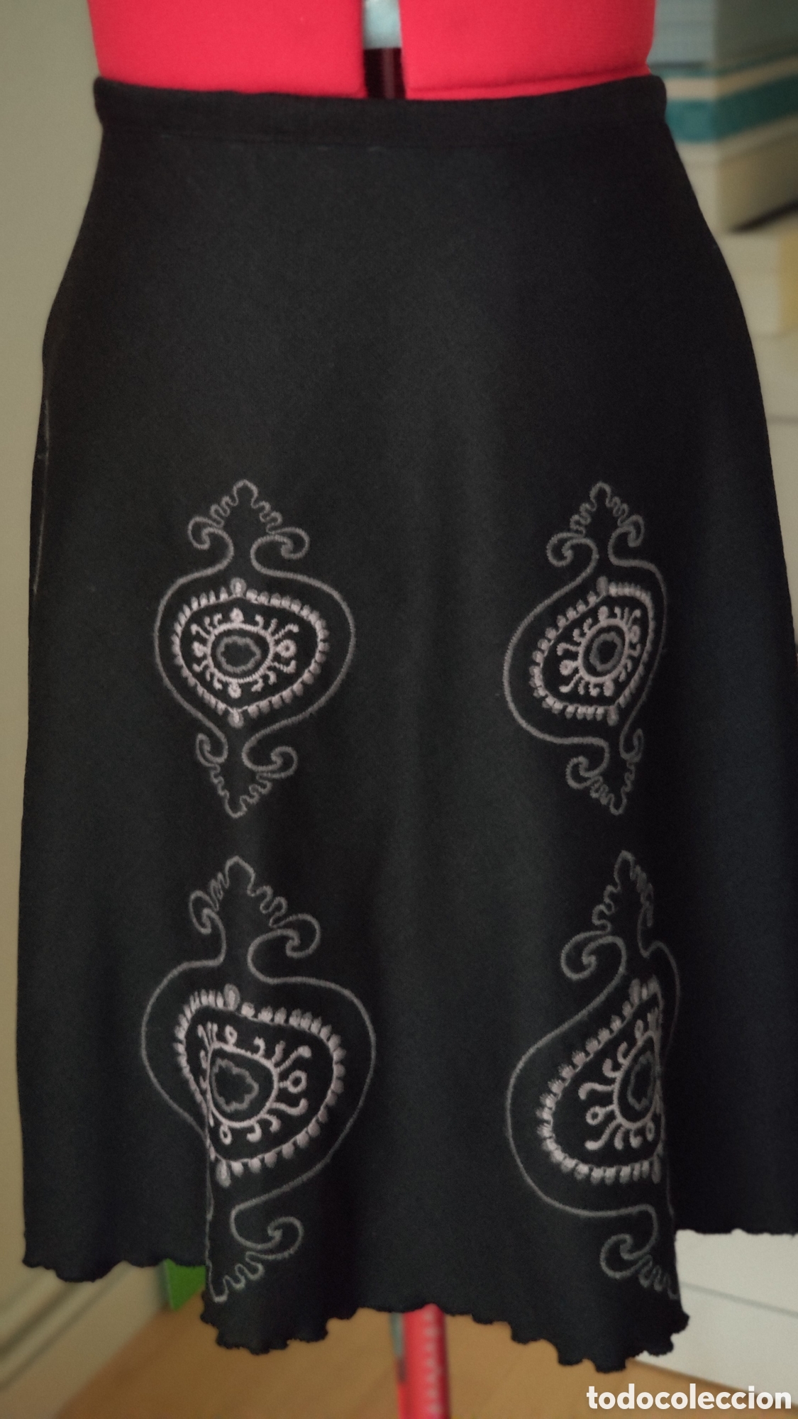 Segunda mano: Falda bordada. Talla 44. - Foto 3