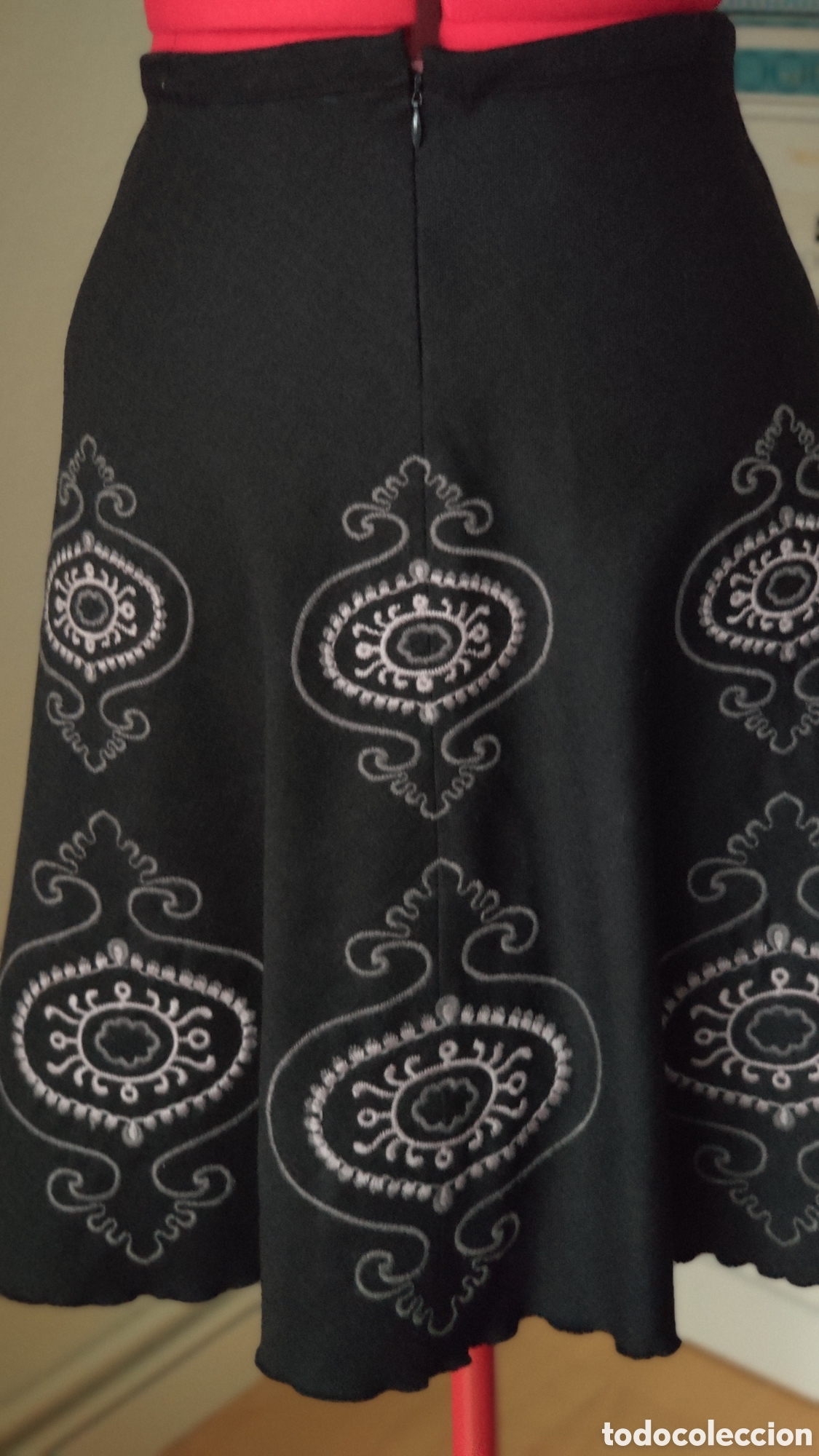 Segunda mano: Falda bordada. Talla 44. - Foto 2