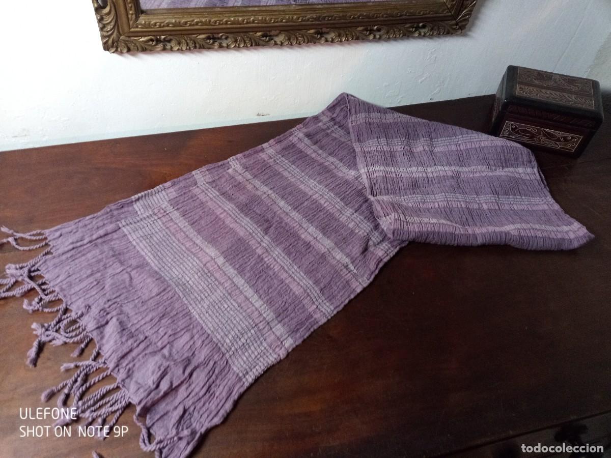 Segunda mano: Bufanda rayas, flecos, morada. Ancho: 25 cm. - Foto 3