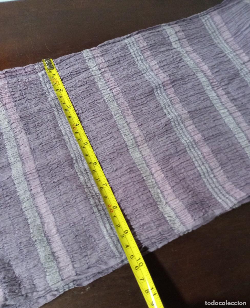 Segunda mano: Bufanda rayas, flecos, morada. Ancho: 25 cm. - Foto 4