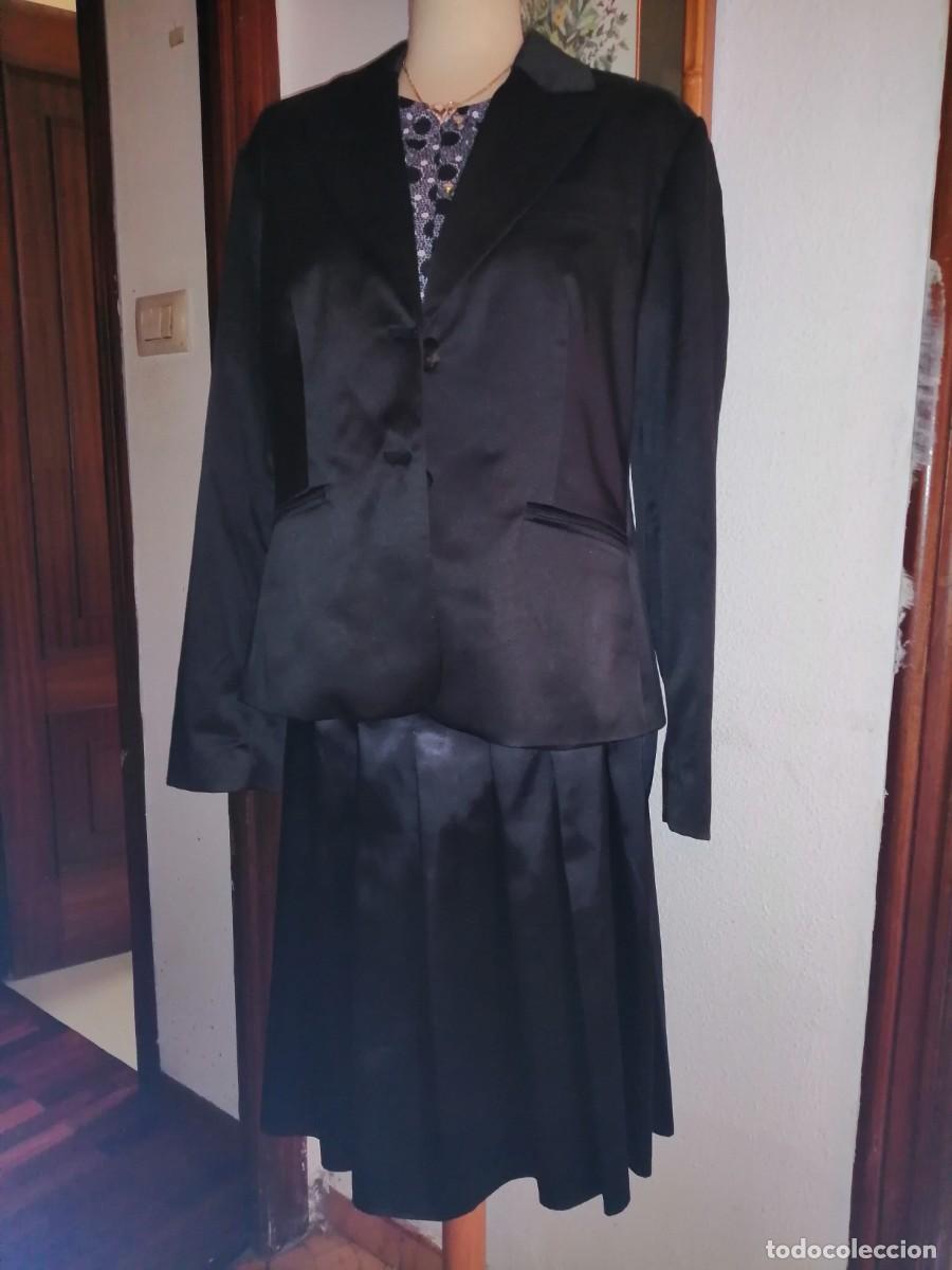 Segunda mano: Traje de chaqueta y falda - Foto 2