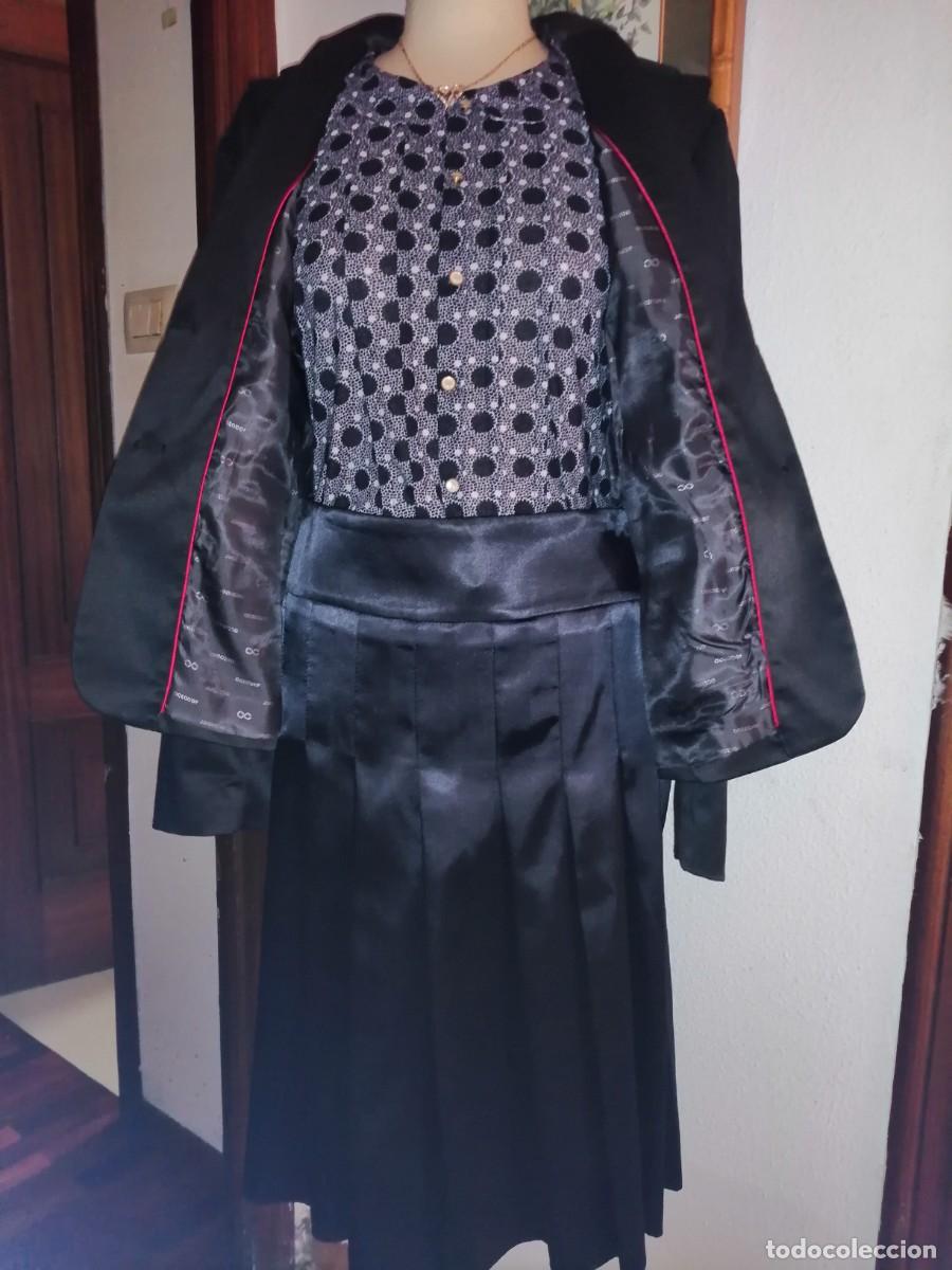 Segunda mano: Traje de chaqueta y falda - Foto 4