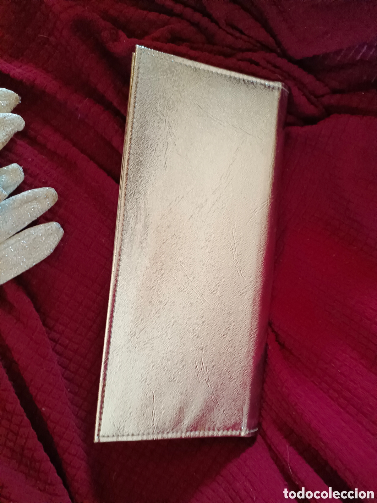 Segunda mano: Bolso plateado con guantes largos - Foto 2