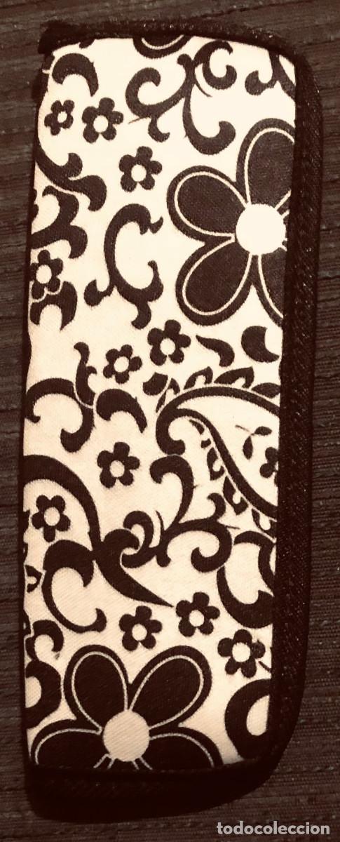 Segunda mano: Funda para gafas. Bonito dise&ntilde;o floral. Nueva. - Foto 1