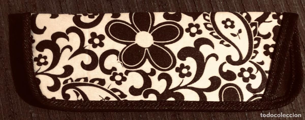 Segunda mano: Funda para gafas. Bonito dise&ntilde;o floral. Nueva. - Foto 2