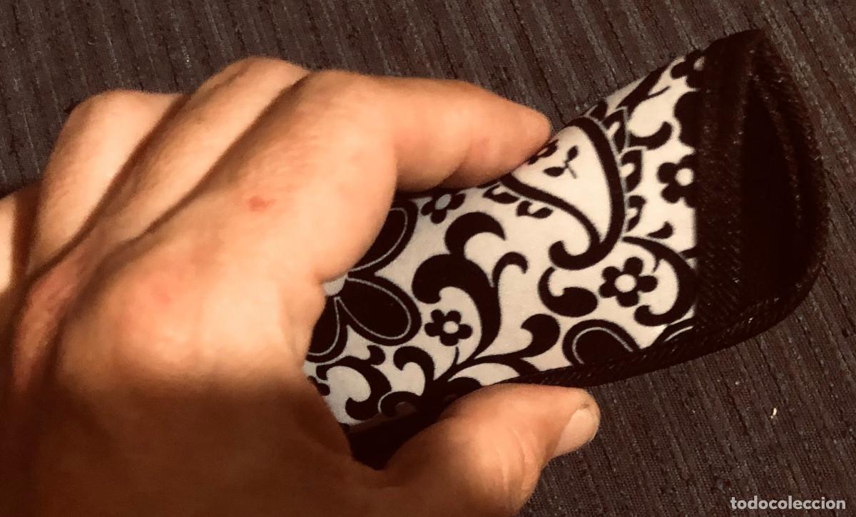 Segunda mano: Funda para gafas. Bonito dise&ntilde;o floral. Nueva. - Foto 3
