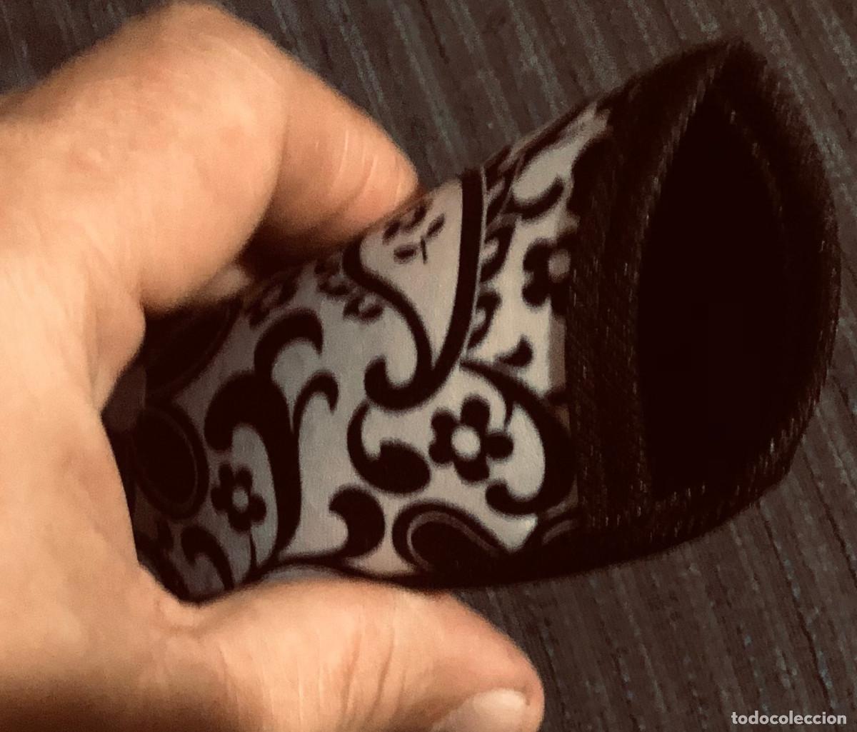 Segunda mano: Funda para gafas. Bonito dise&ntilde;o floral. Nueva. - Foto 4