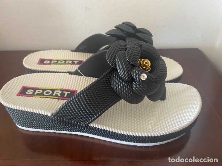 Segunda mano: Chanclas tipo channel - Foto 1