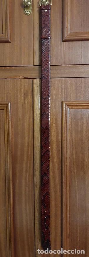 Segunda mano: cintur&oacute;n escamas de serpiente - Foto 1