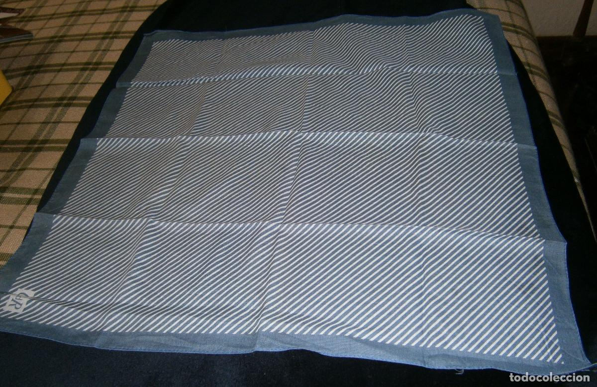 Segunda mano: pa&ntilde;uelo para el cuello italiano - Foto 1